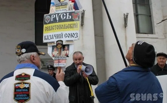 В Севастополе снова требовали отмены Конституции Крыма