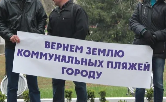 Митинг предпринимателей Учкуевки работники КП «Благоустройство» встретили молчаливым протестом