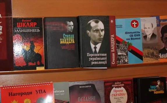 «Конгресс украинцев Севастополя» презентовал подпольную библиотеку, где можно почитать Бандеру «в оригинале»