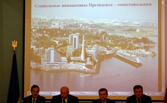 Яцуба показал Вилкулу, что скандальные стройки на мысе Хрустальный — это выполнение социальных инициатив президента