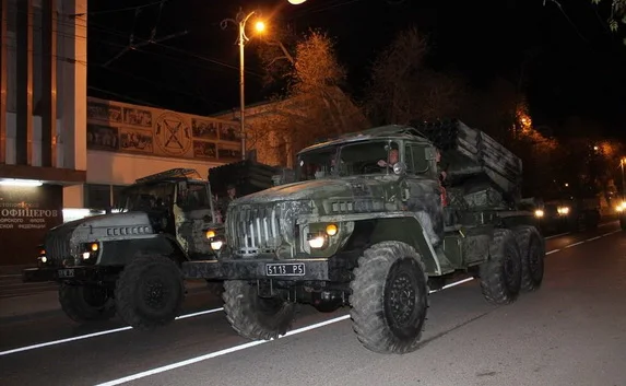 В Севастополе ночью репетировали прохождение военной техники