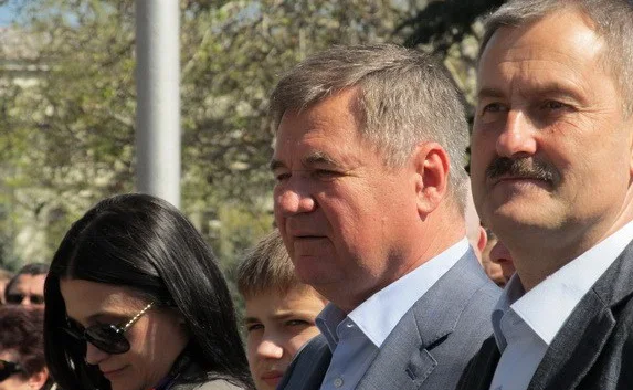 Куда во время шествия на 1 Мая делся один депутат Севастопольского городского Совета?