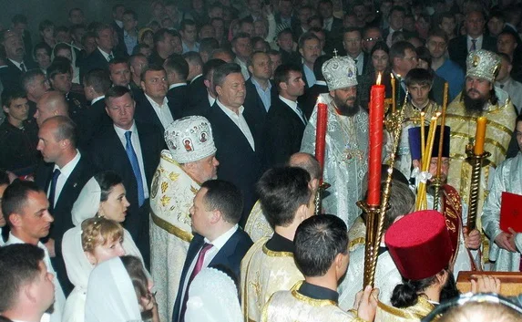 Госохрана заявила, что верующих не пускали в храм в Херсонесе, где молился Янукович, по их же просьбе
