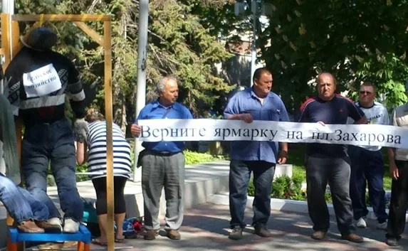 Владимир Яцуба послал продавцов-пикетчиков c площади Захарова… на «Чайку»