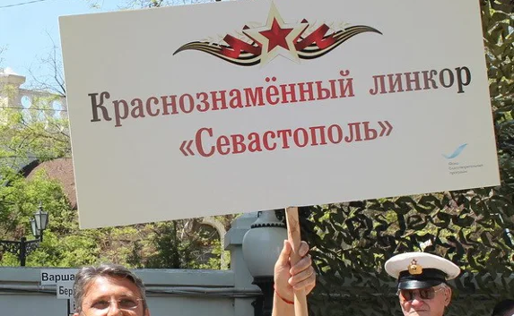 Дом Москвы изготовил новые штандарты, с которыми севастопольские ветераны выйдут на парад 9 мая