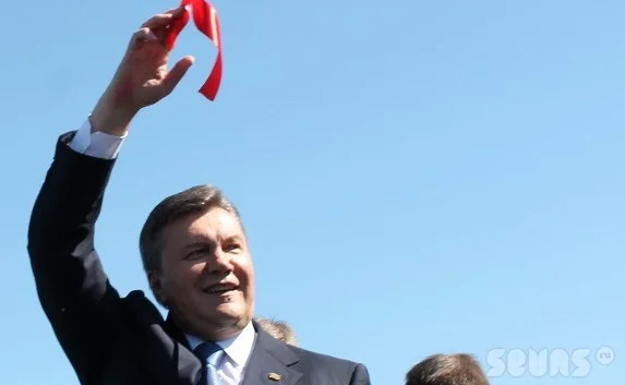 Янукович решил, что он в Севастополе открывает «первую очередь» моста в районе железнодорожного вокзала