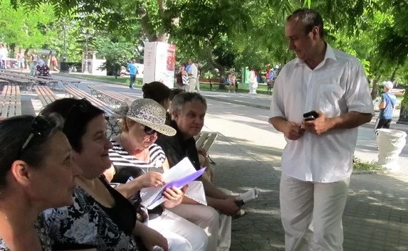 Общественники города во главе с Геннадием Басовым завтра у стен администрации потребуют отставки Дмитрия Богданова