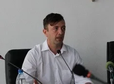 Влюбившемуся в Севастополь Тягнибоку местные власти помещение под приемную депутата предлагают в Байдарской долине