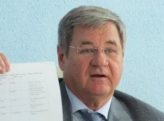 Яцуба упорно не называет имя хозяина 16-этажек на Хрустальном, опасаясь, что его перестанут считать за мужика
