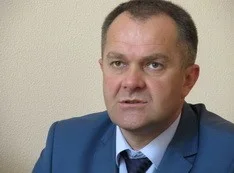 Федор Рубанов предполагает, что молодежь у памятника «Штык и Парус» не только пьет, но и покуривает