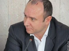 Басов: мэра надо избирать, а не пускать сюда «нечистых на руку чинуш»