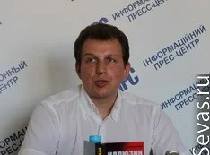 Российский публицист чаяния «Свободы» по отмене специального статуса Севастополя пояснил термином «идентификация с агрессором»