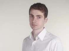 Белоцерковец считает, что высокая явка на нескольких участках подстроена одним из кандидатов, к тому же, куда-то пропала часть бюллетеней