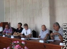Депутат Ермаков готов пикетировать дачу Януковича в борьбе за права психбольных Севастополя
