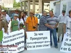 Рыбаки «75 причала» бунтуют, но власти намерены лишить их части территории, которая занята незаконно