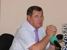 Яцуба: на стоянку в парке Победы жалуются хозяева машин за 120 тысяч долларов