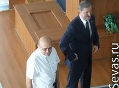 В Севастополе председателю городской избирательной комиссии вручили грамоту за проведенные в прошлом году выборы