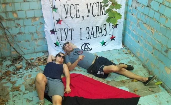 В Севастополе пикетировали польское консульство в поддержку сквоттеров Кракова 