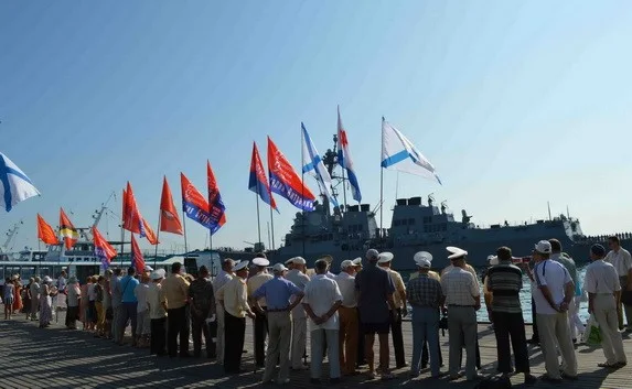 В Севастополе ПСПУ пикетировали, по их данным, американский военный корабль