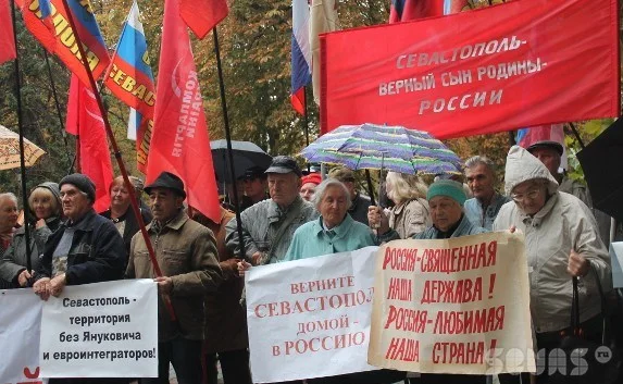 Антиевроинтеграционный пикет под СГГА отказался от Януковича и выразил недоверие Яцубе