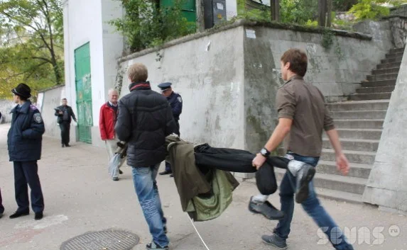 В Севастополе пытались протащить по центральному кольцу чучело коллаборациониста