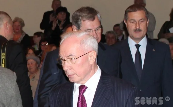 Азаров в Севастополе упрекнул Россию в несдержанности