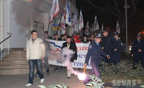 В Севастополе «Русскому единству» милиция мешала провести факельное шествие