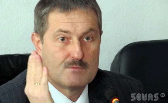 Дойников рассказал, под какими документами по застройке пришкольной территории ставил свою подпись