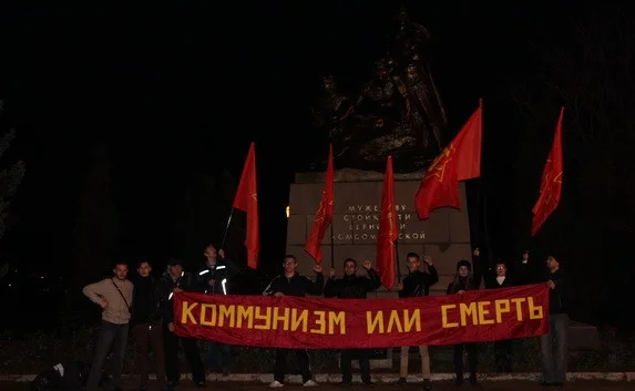 Красная молодёжь провела альтернативный митинг по случаю годовщины Октября