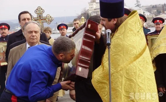 На 93-ю годовщину «исхода» потомки изгнанников получили в дар иконы