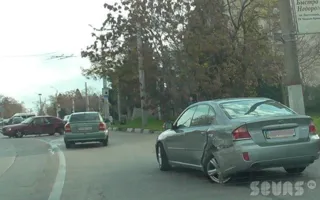 В районе площади Восставших столкнулись две иномарки