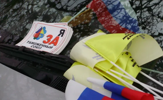 В центре Севастополя стартовала всеукраинская акция-раздача «Я за Таможенный cоюз»