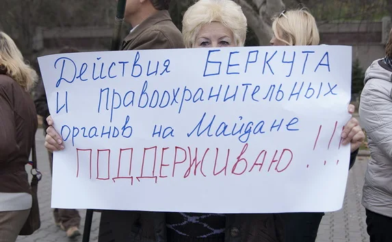 Два противоборствующих лагеря евроинтеграции устроили позиционные стояния в Севастополе