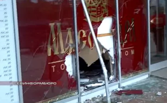 В Севастополе иностранец заехал в ТЦ «Муссон» на автомобиле