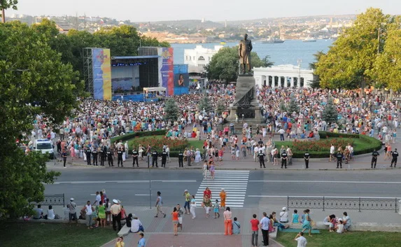 Севастопольцы потребовали от Януковича усмирения митингующих