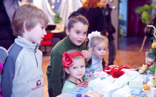 Севастопольцы отметили день святого Николая выставкой новогодних подарков в УКИЦ