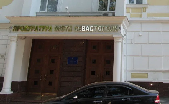 Обвиняемый в убийстве двух школьниц умер в больнице