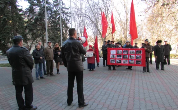 Ностальгический митинг по СССР севастопольцы провели под надзором Пилата, Гончарова и Зимы