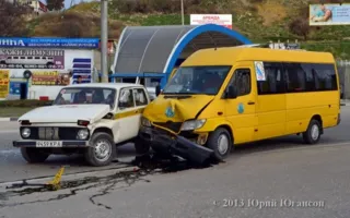 Авария на улице Пожарова: «Нива» не пропустила «маршрутку»
