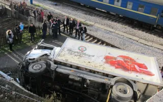 Беременная пассажирка слетевшего с моста грузовика попала в больницу