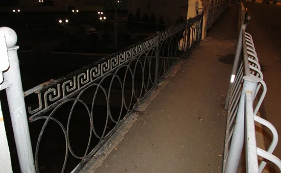 Ограждение железнодорожного моста восстановят за счёт виновника аварии
