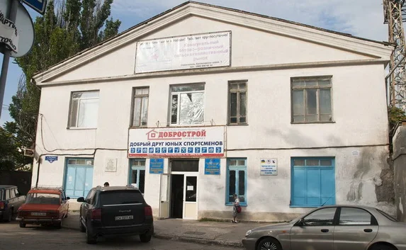 Спортсмены требуют вернуть им «Чайку» и не трогать физкультурный диспансер