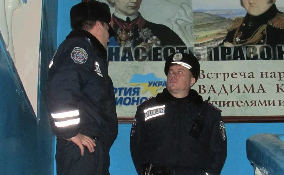 На пресс-конференцию Колесниченко крепкие парни не пустили евроинтеграторов