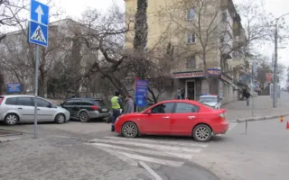 На перекрёстке Новороссийская — Адм. Октябрького в ДТП столкнулись три автомобиля