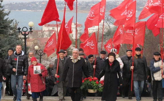 В день памяти Ленина севастопольские коммунисты пополнили свои ряды