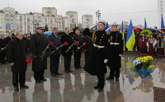 В День соборности Украины у памятника Шевченко власти Севастополя говорили о событиях в Киеве