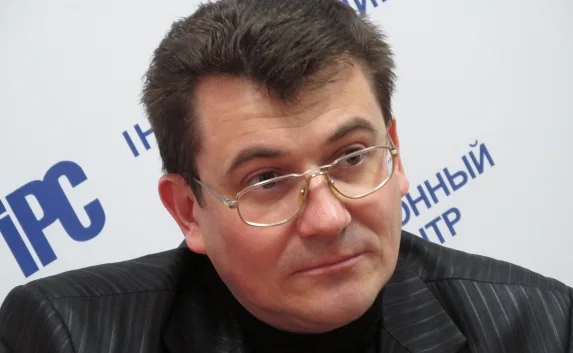 Комелов: В политическом кризисе виновата власть