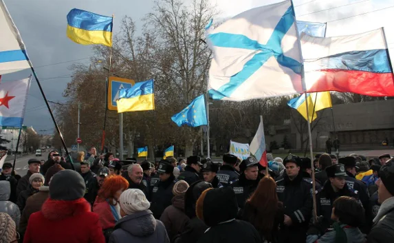 Зеленчуку мешают митинговать «интеллигентные женщины» Дубовика