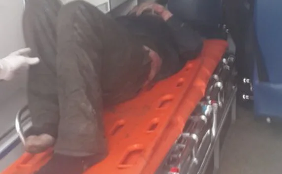 Спасатели вытащили человека из пожара в колодце теплотрассы