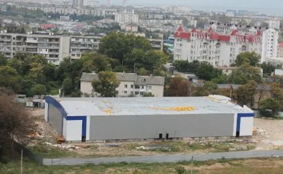 Севастополю хотят «подарить» Ледовый дворец в недостроенном виде